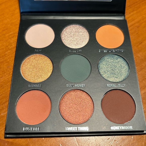 Kylie The Blue Honey Eyeshadow Palette - Picture 8 of 16